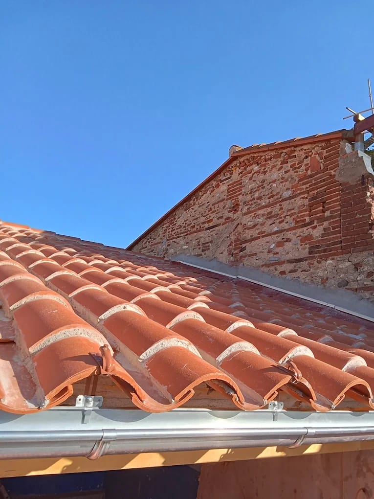Rénovation d'une toiture en tuiles canal pour des maisons mitoyennes à Perpignan